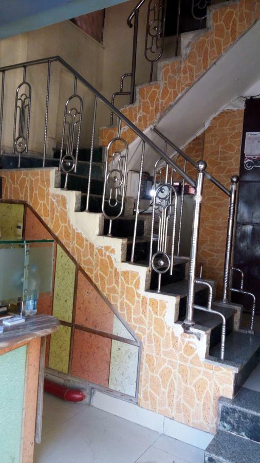 Hotel Sapna Lodge Vashi Extérieur photo
